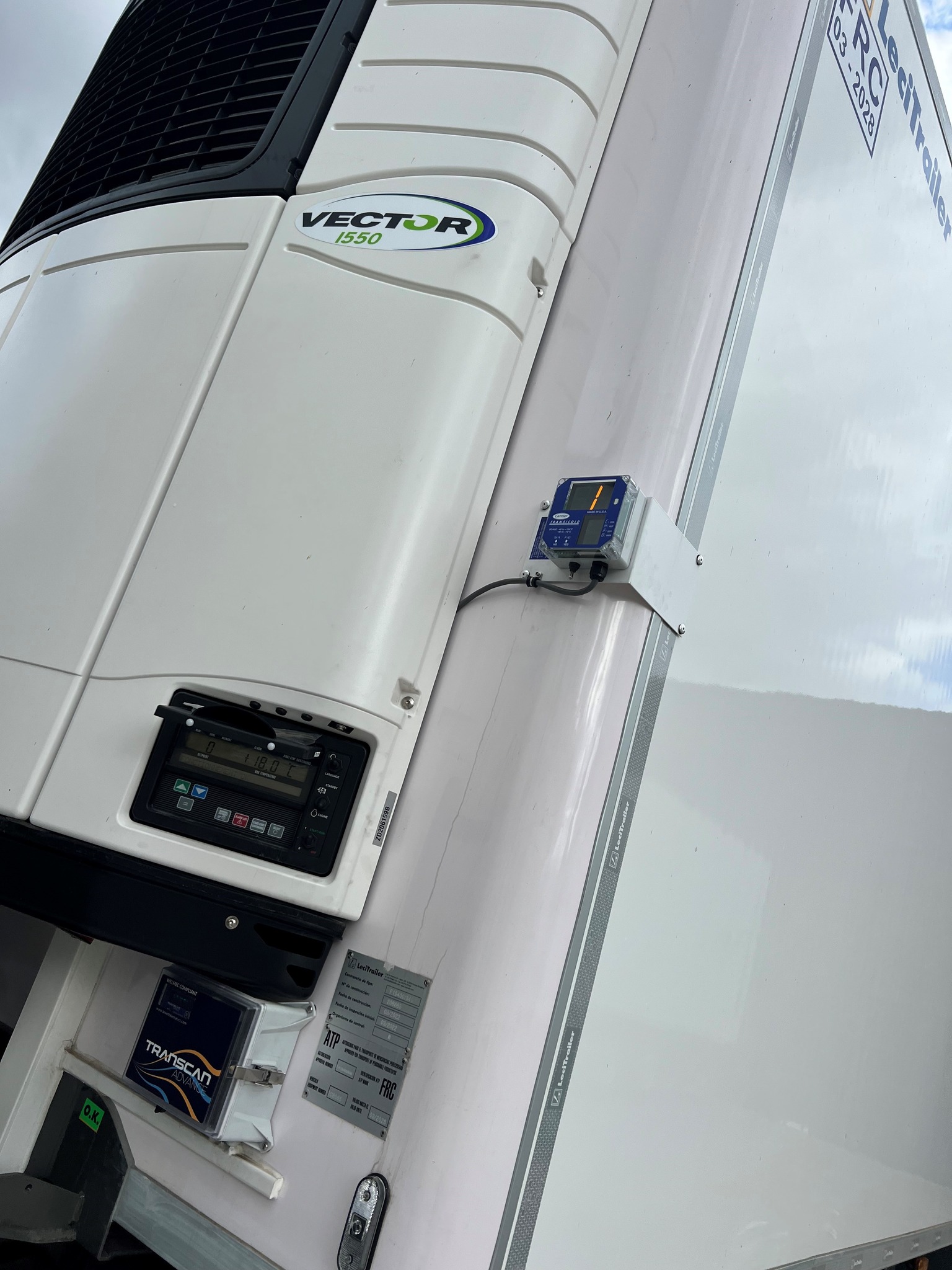 Рефрижератор LECITRAILER з Carrier Vector 1550 | Під замовлення