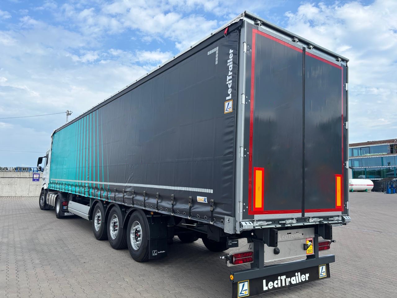 Шторний напівпричеп LeciTrailer TIR із шасі HD  |  Іспанія