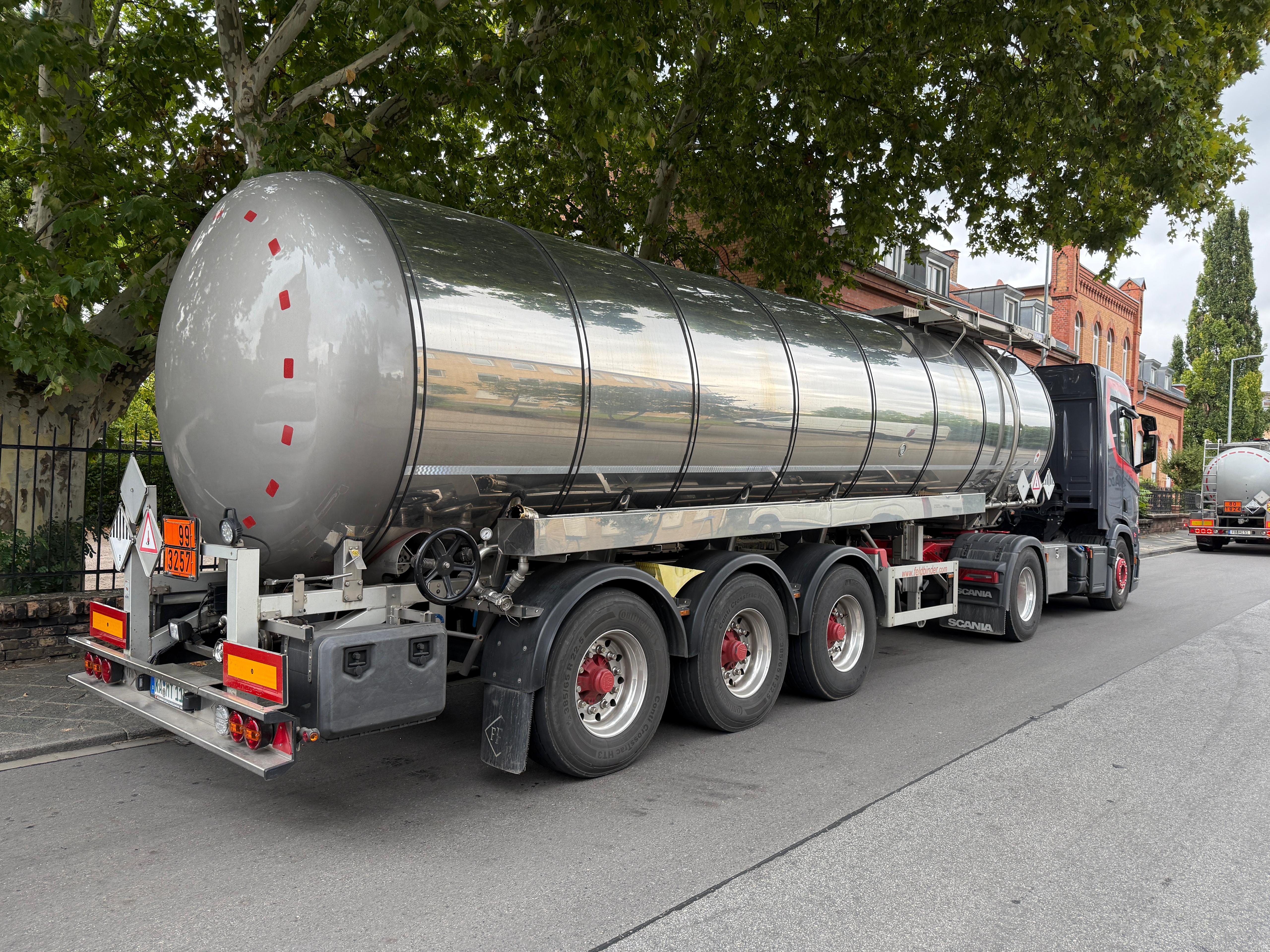 Вживаний н-п бітумовоз FELDBINDER - 30 м³, ADR  |  Німеччина