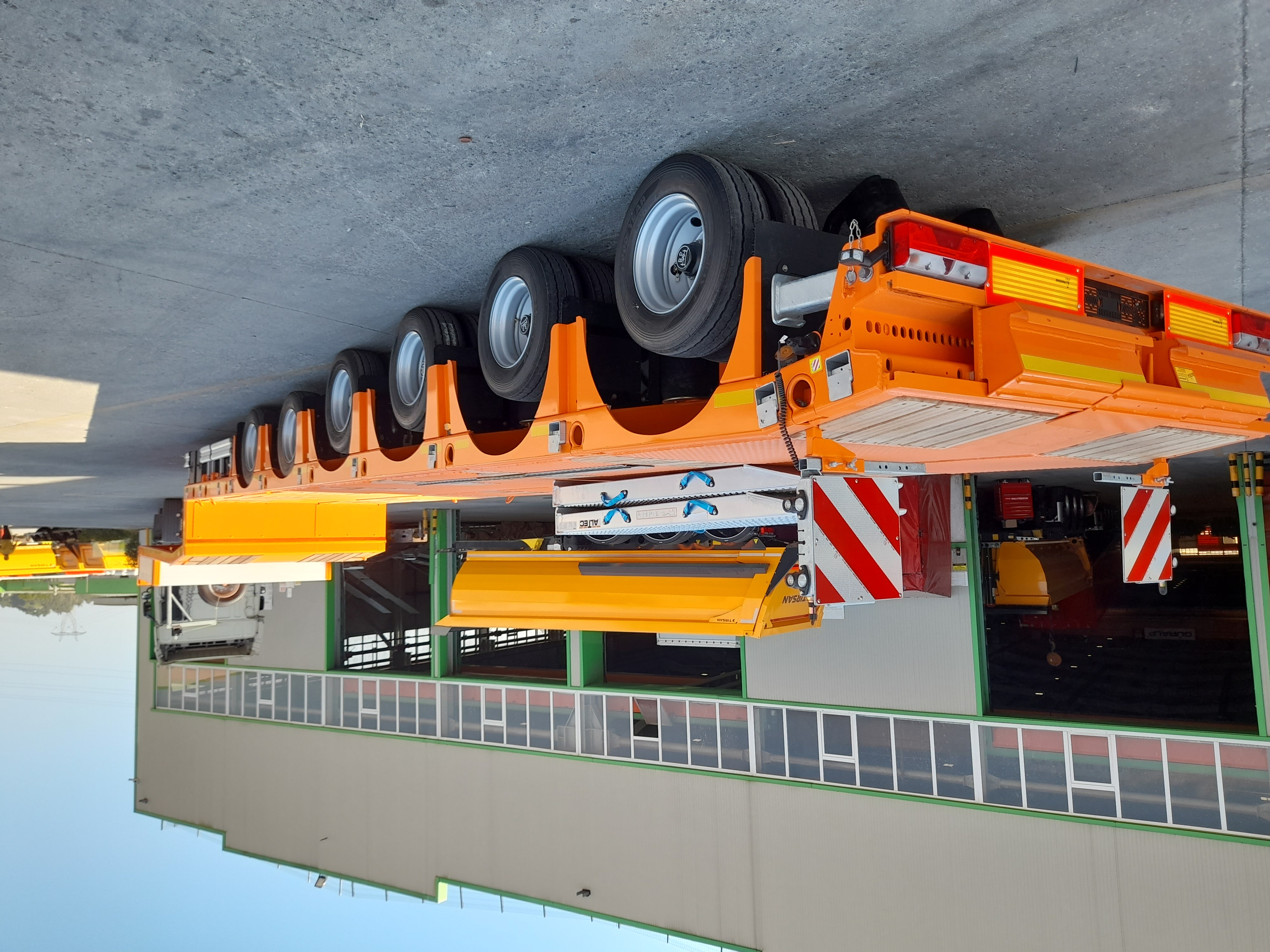 | ГОТОВИЙ | Шестивісний розсувний низькорамний трал SLA 6 / 3N - 24 / 60